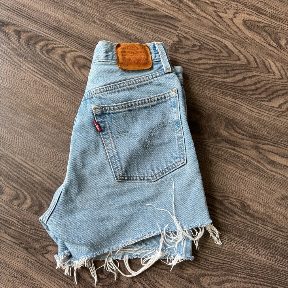 Light Blue Denim Cutoff Shorts Levi’s. No stretch. 100% cotton 🌸